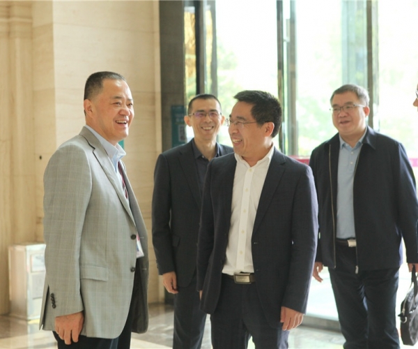 商务部国家茧丝绸协调办公室副司长陈平，，，，，，，河池市委常委、副市长杜际鹏莅临调研指导