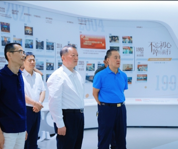 ?陈利众主席带队调研尊龙凯时丝绸，，，，，，，赋能丝绸经典产业?